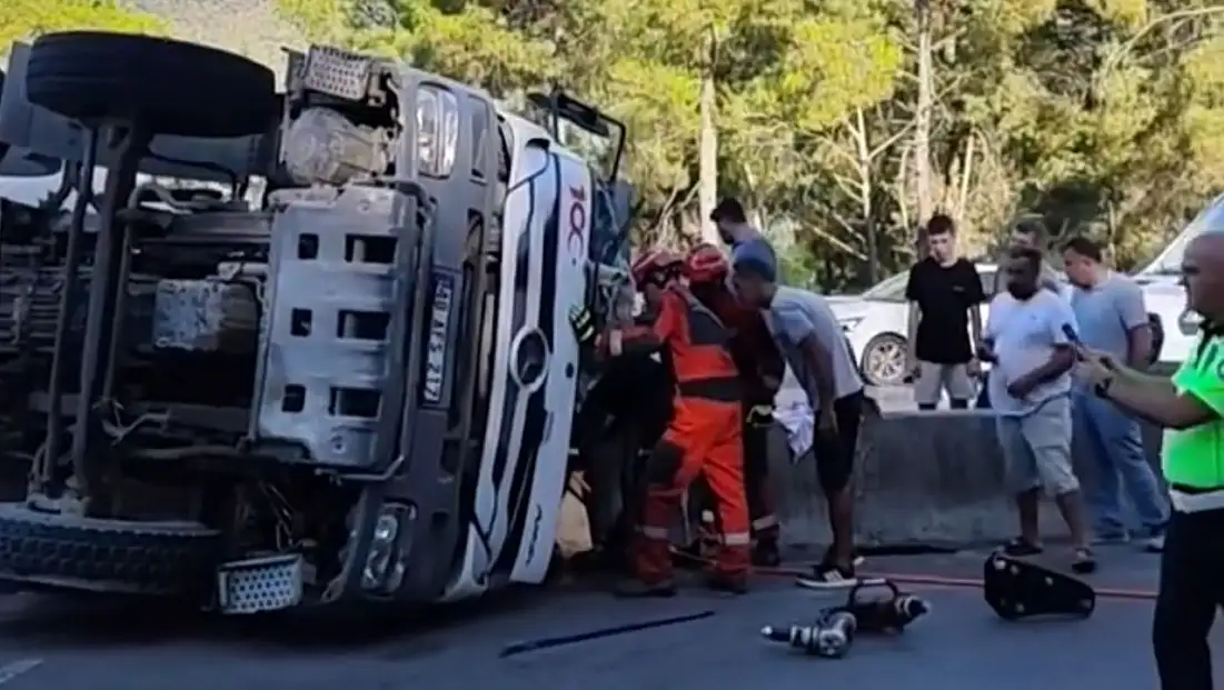 Fethiye-Göcek Yolunda Beton Mikseri Devrildi: Sürücü Ağır Yaralandı