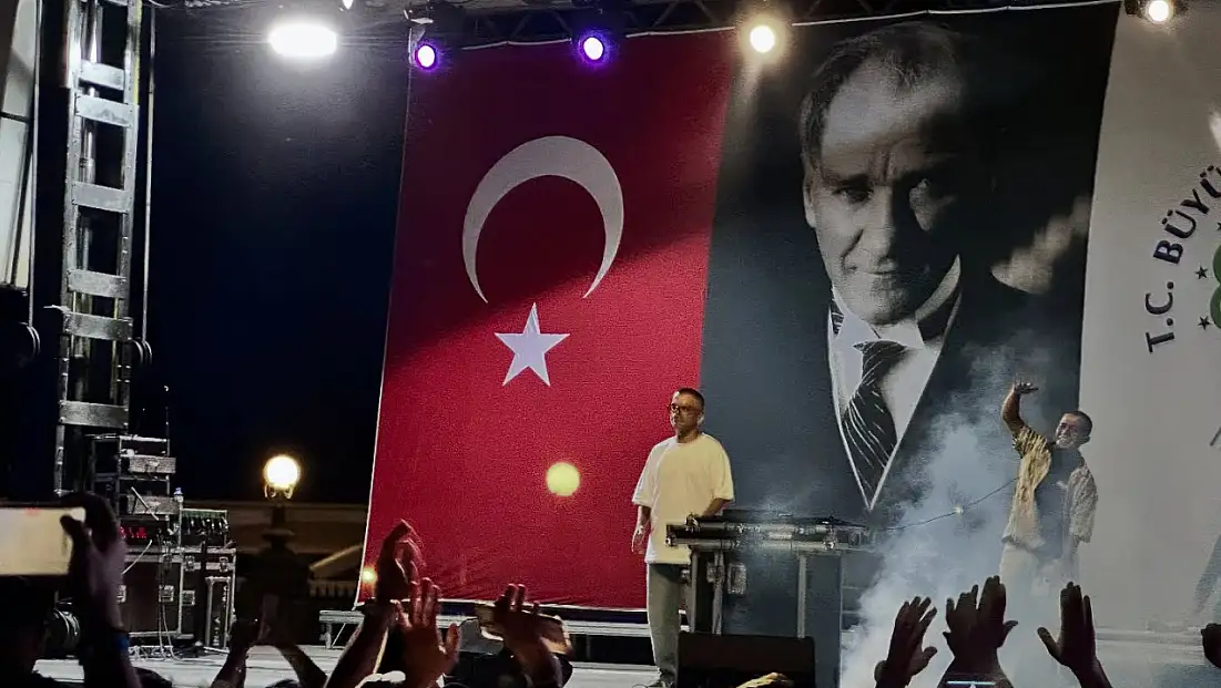 Fethiye semalarında renk sahilde müzik