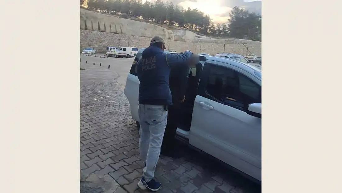 Fethiye ve Ortaca'da FETÖ operasyonu: 2 firari hükümlü yakalandı