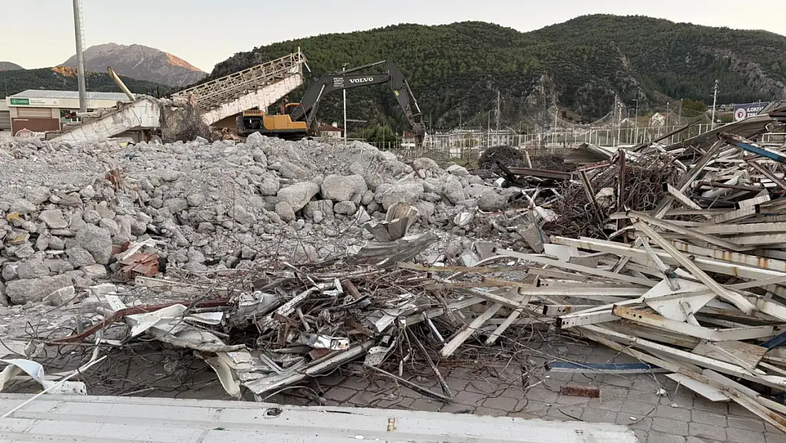 Fethiyespor’un Betonarme Tribünü Yıkıldı