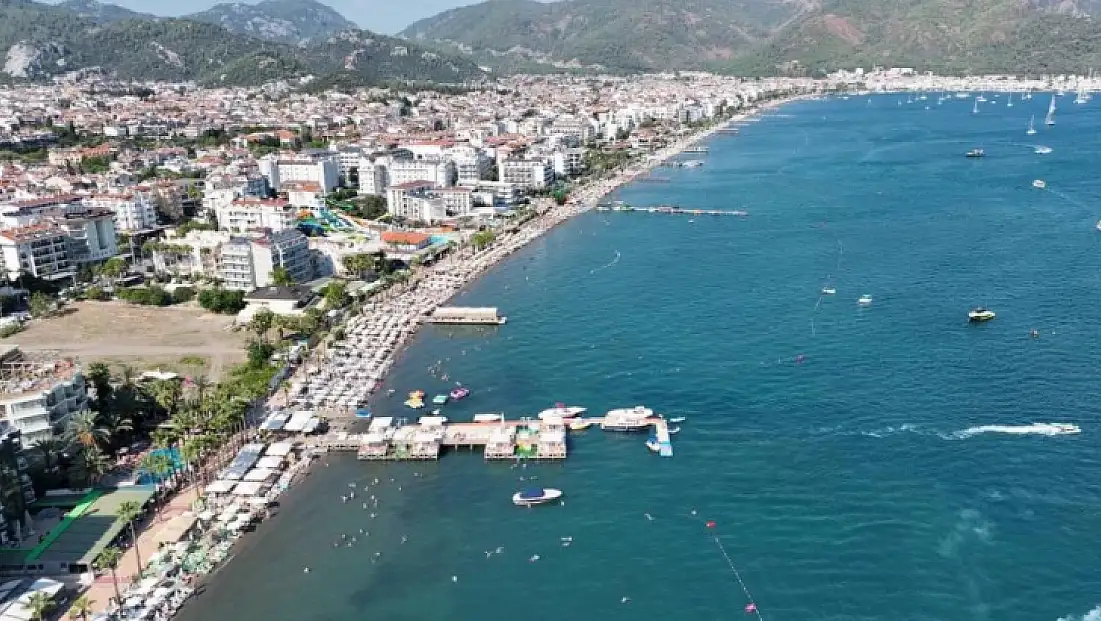 Marmaris'te yaz bitse de turizm sezonu bitmedi