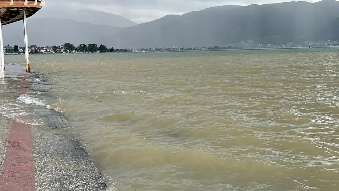 Sağanak Yağış Sonrası Fethiye’de Deniz Taştı