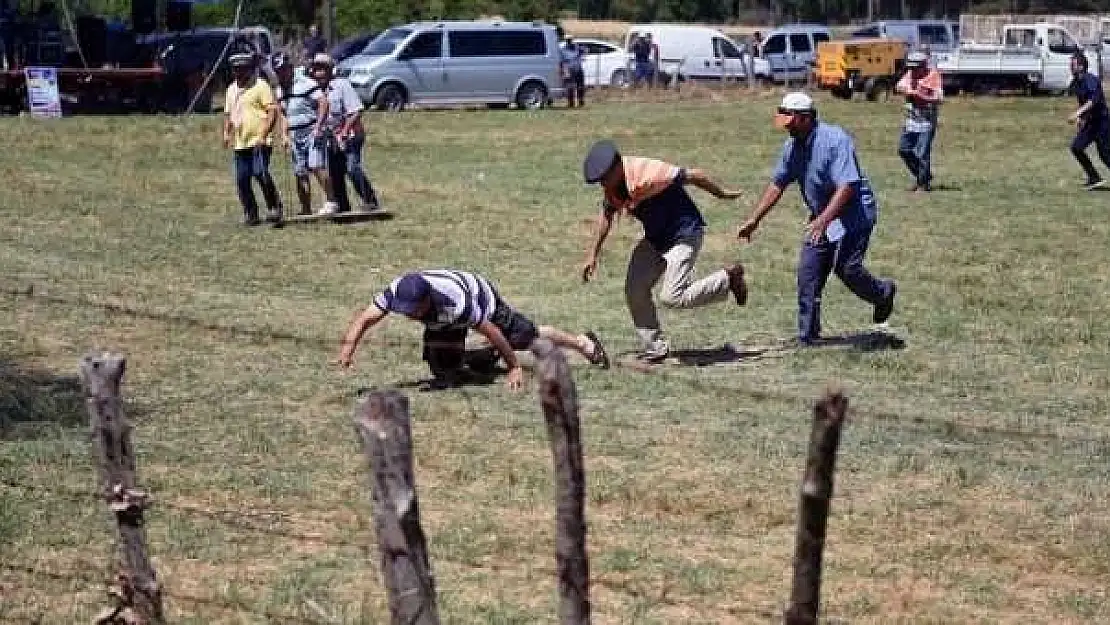 17. NİF KİRAZ FESTİVALİ RENKLİ GÖRÜNTÜLERE SAHNE OLDU