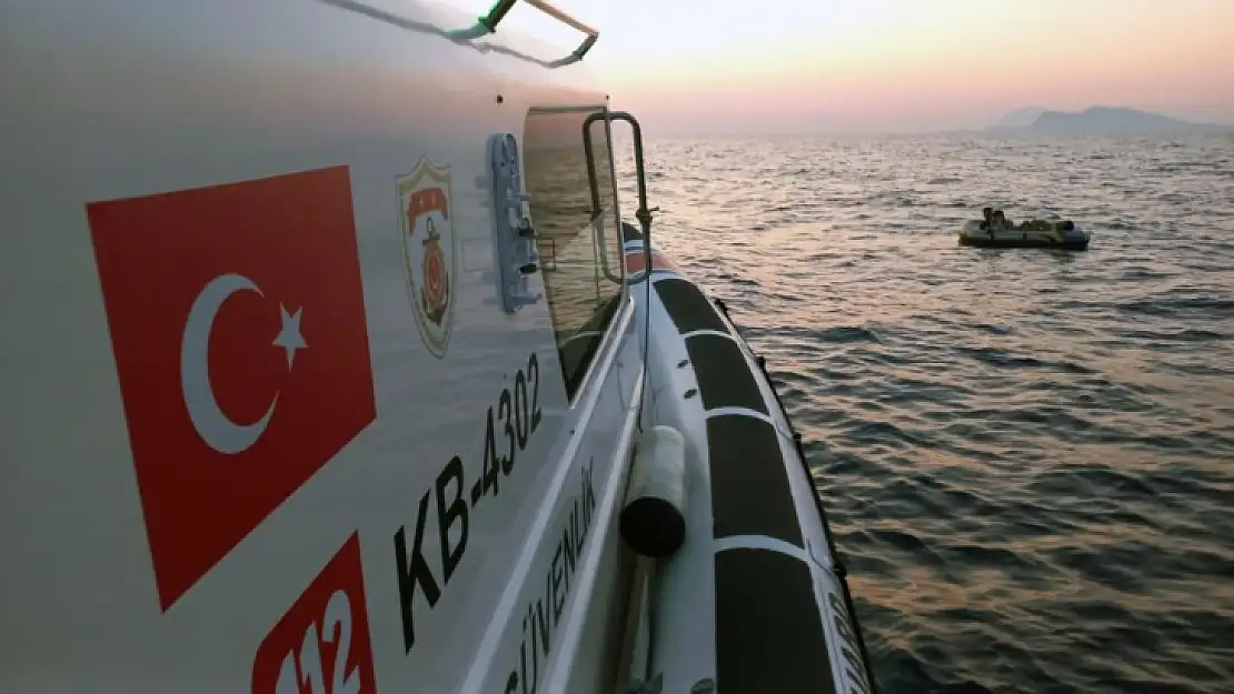27 Düzensiz göçmen kurtarıldı