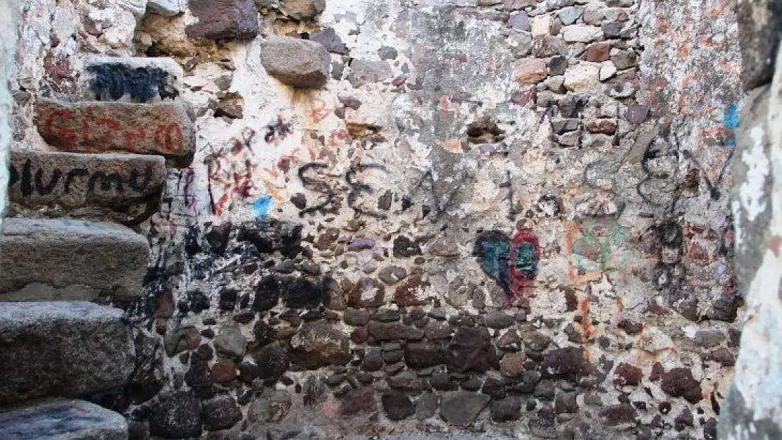 300 yıllık değirmenler sarhoşların, madde bağımlılarının ve evsizlerin uğrak mekanı oldu.