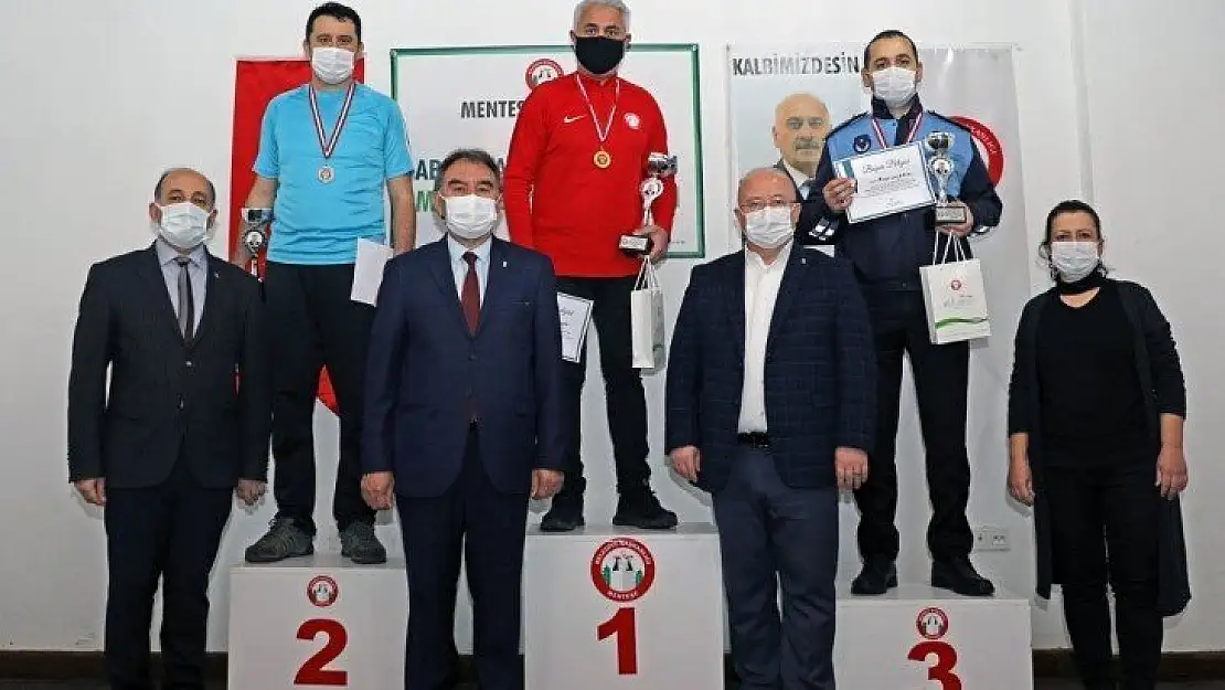 Abdullah Şinoforoğlu Masa Tenisi turnuvasında ödüller sahiplerini buldu