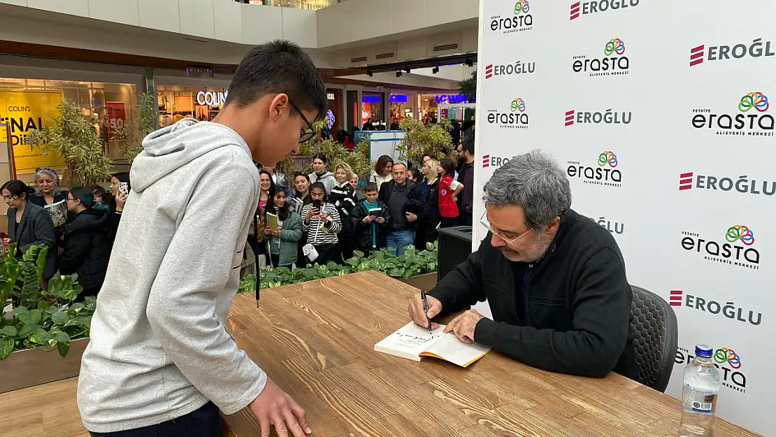 Ahmet Ümit Fethiye'de kitapseverlerle buluştu