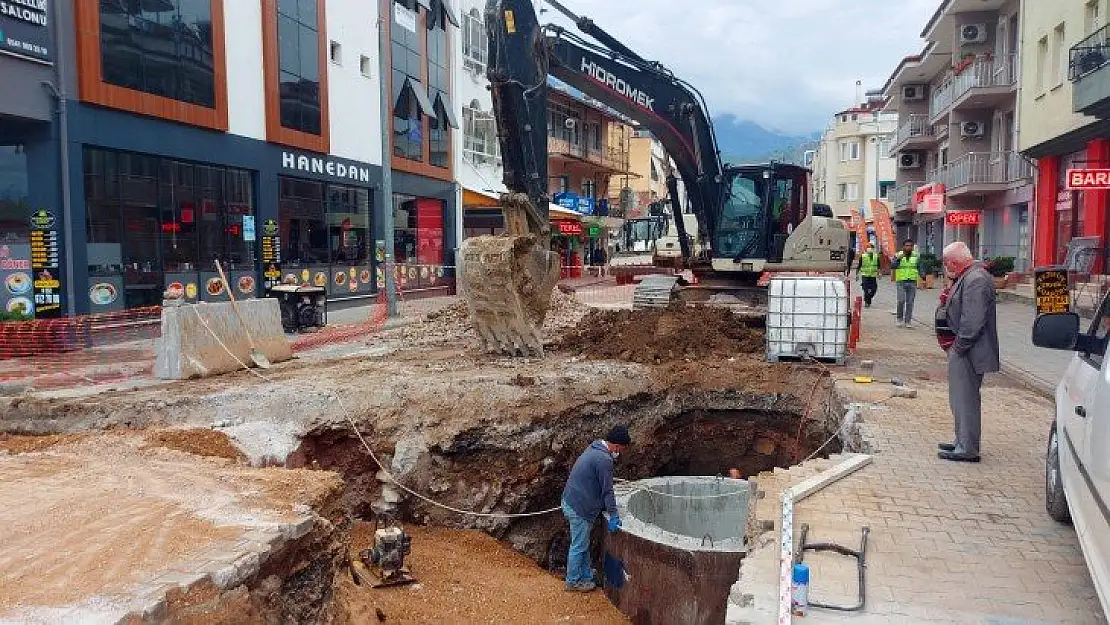 Alt ve üstyapı çalışmaları Baha Şıkman Caddesi ile devam ediyor