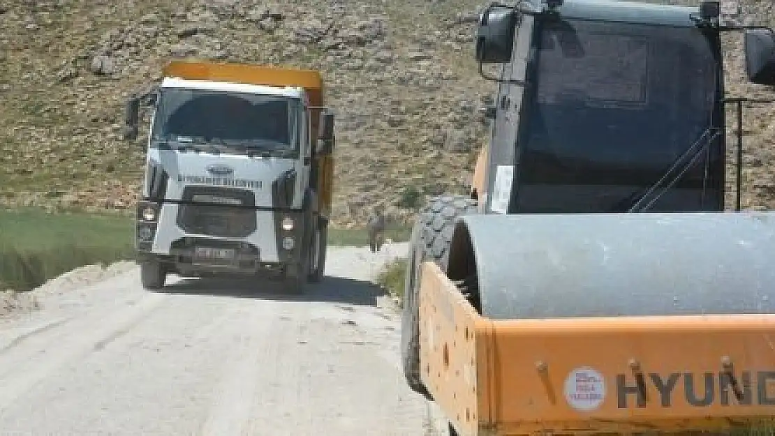 Asırlardır Hizmet Görmeyen Girdev Yaylasında Yol Çalışmaları Tüm Hızıyla Devam Ediyor