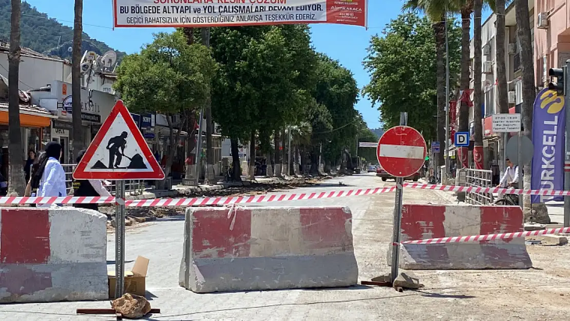 ATATÜRK CADDESİ TRAFİĞE KAPALI