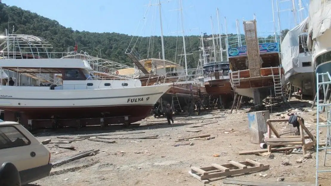 Bakımları yapılan tekneler denize indirilmeye başlandı