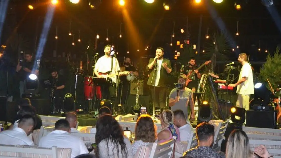 Barbun Cafe Bistro'da 'Sakiler Grubu' Unutulmaz Bir Konser Verdi