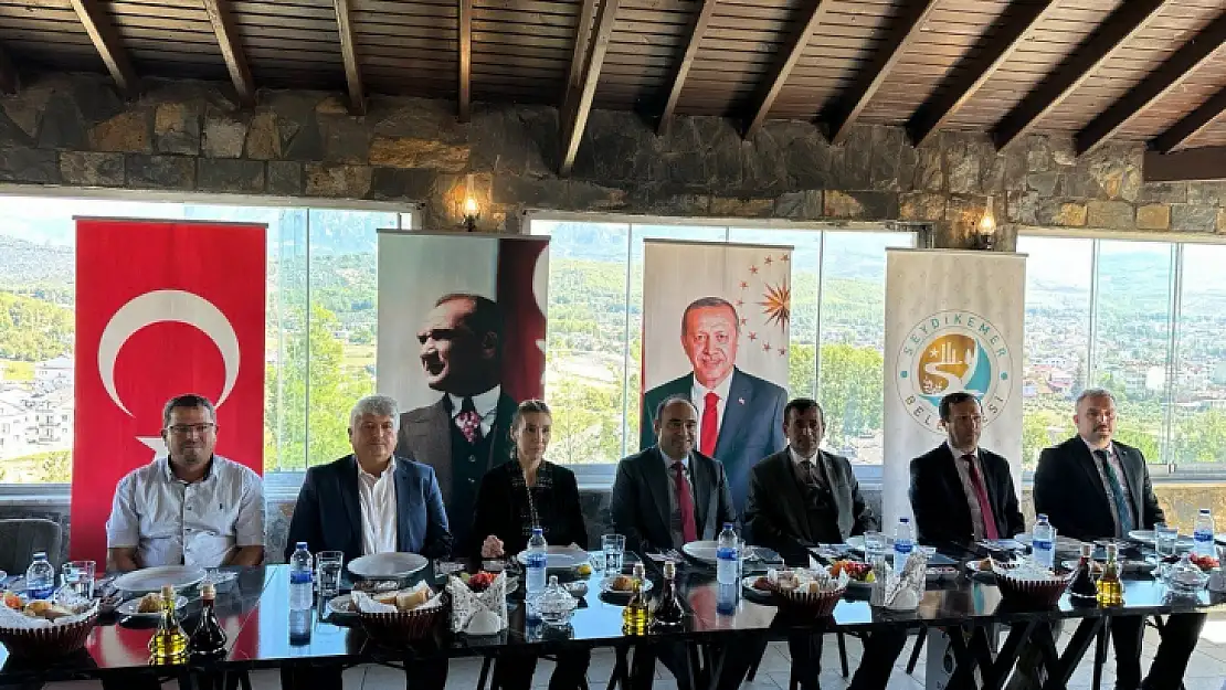 Başkan Akdenizli, Muhtarlarla Bir Araya Geldi