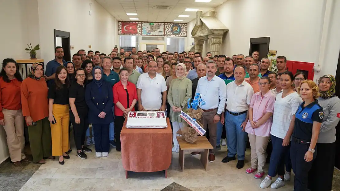Başkan Akdenizli'ye doğum günü sürprizi