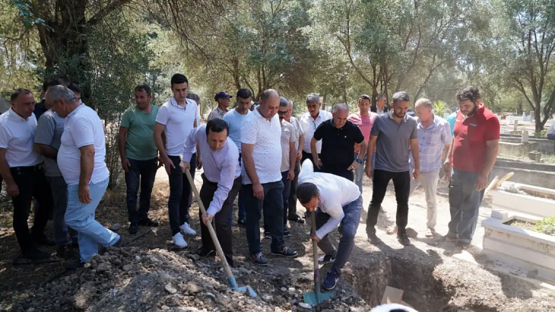 Başkan Otgöz, Turan Çiğnaklı'ya Başsağlığı Diledi