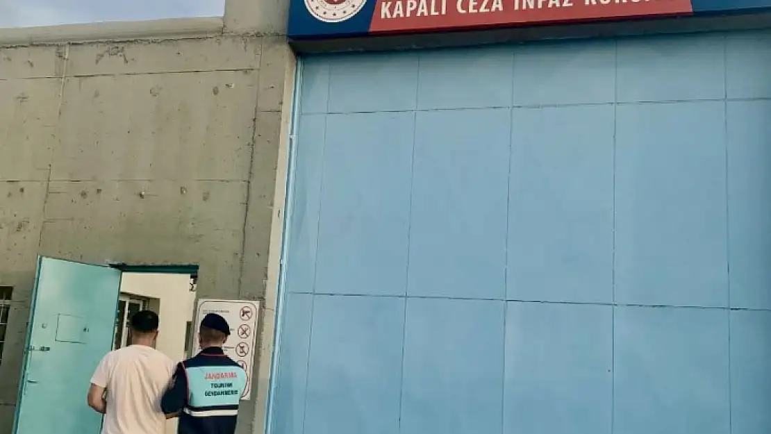 Beş Ayrı Suçtan Aranıyordu, Yakalandı