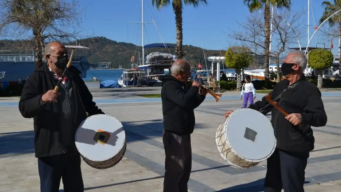 Beşkaza Meydanı'nda davullu zurnalı eylem