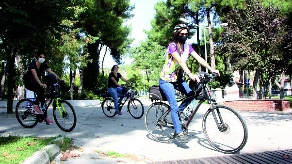 Bisikletçiler Zeynep Aslan Anısına Pedal Bastı