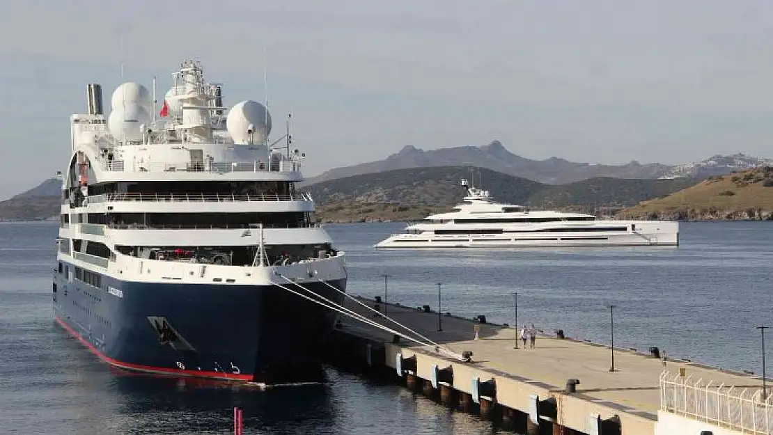 Bodrum'a gelen kruvaziyer gemisi esnafın yüzünü güldürdü