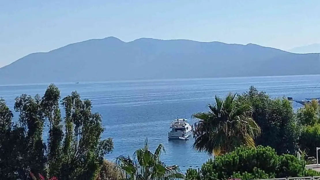 Bodrum açıklarında düzensiz göçmenleri taşıyan tekne battı: 3 kişi kayıp