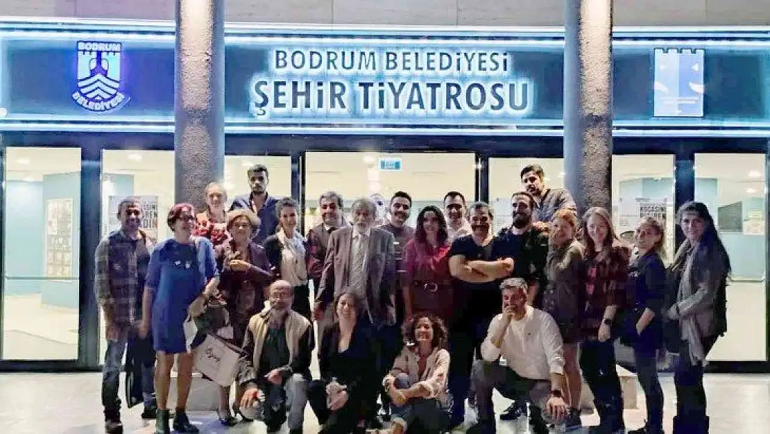 Bodrum Belediyesi Şehir Tiyatrosu perdeyi açtı