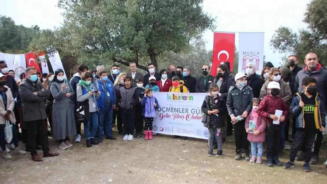 Bodrum'da 200 göçmen, antik kenti gezdi