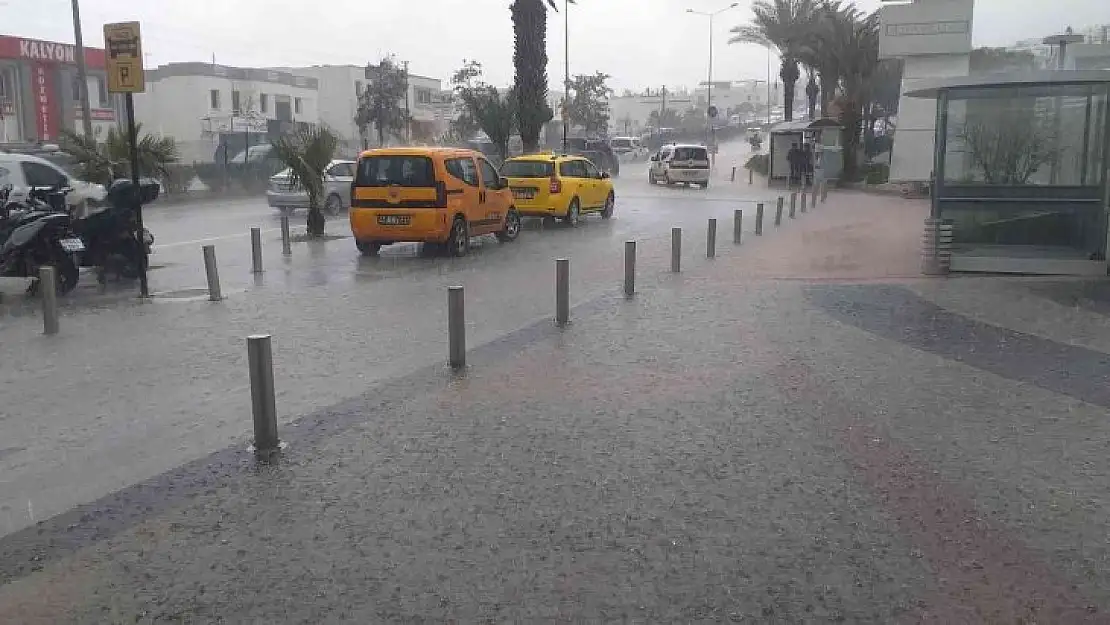 Bodrum'da beklenen yağış başladı