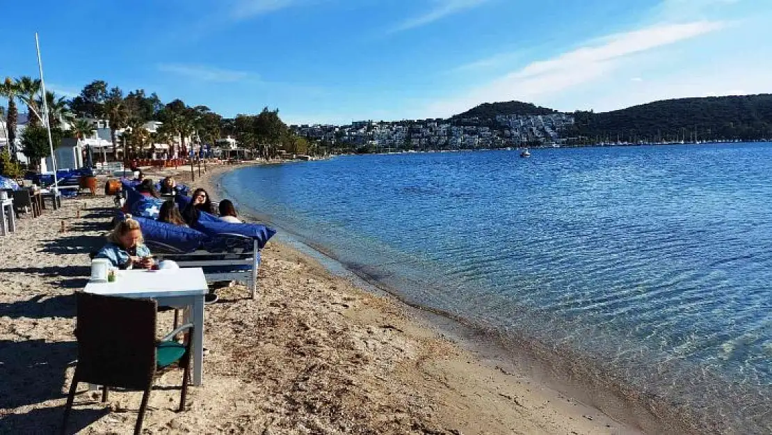 Bodrum'da güneşi gören sahile koştu