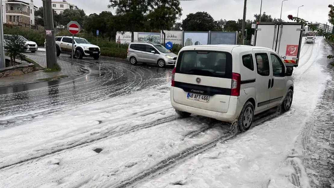 Bodrum'da yol aniden köpürdü