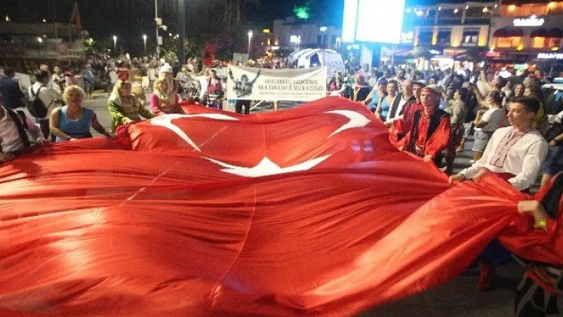 Bodrum sokakları halk oyunları ile şenlendi