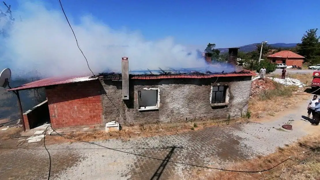 Bozdoğan'da ev yangınına Muğla itfaiyesi müdahale etti