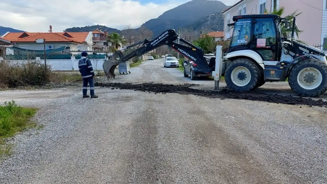 Bozulan yollar onarılıyor