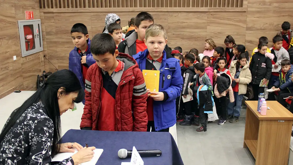 Büyükşehir kitap kurtlarını yazarlarla buluştu