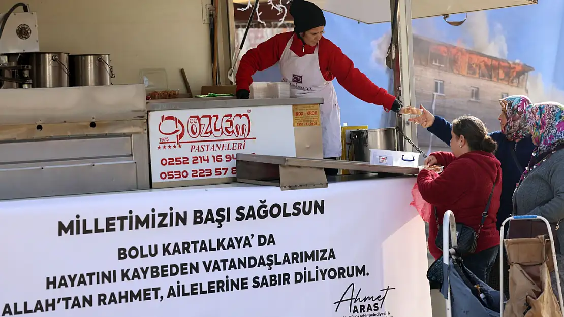 Büyükşehir Yangında Hayatını Kaybedenler İçin Lokma Dağıttı