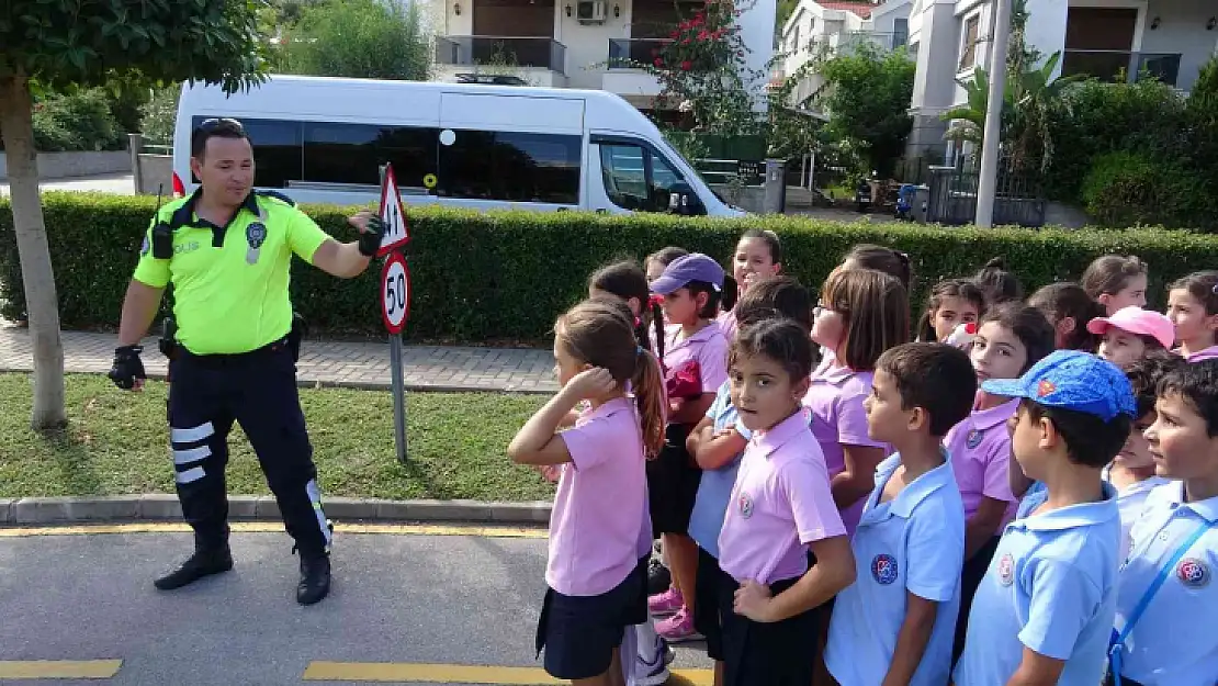 ÇOCUKLAR PARKTA HEM EĞLENDİ, HEM DE TRAFİK EĞİTİMİ ALDI