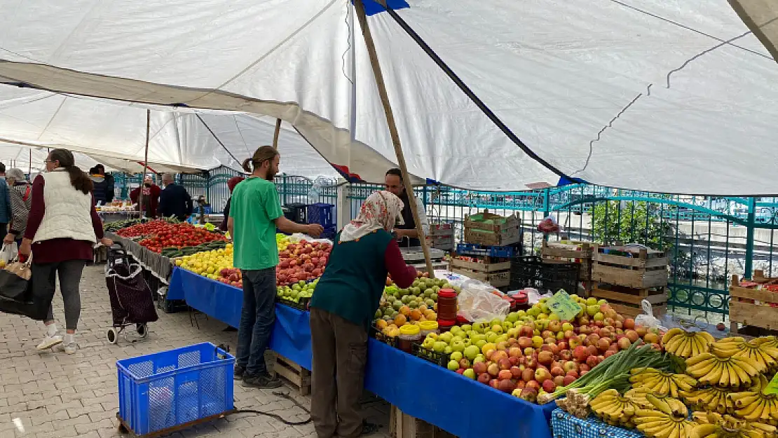 CUMA PAZARI'NDA YOĞUNLUK