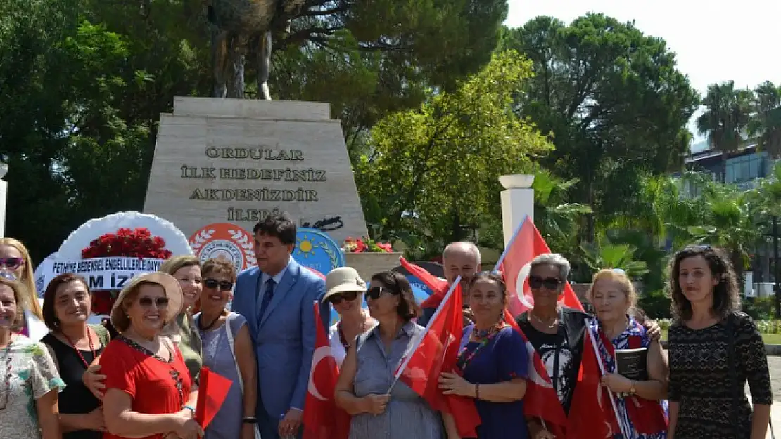 CUMHURİYET MEYDANINDA, CUMHURİYET COŞKUSU
