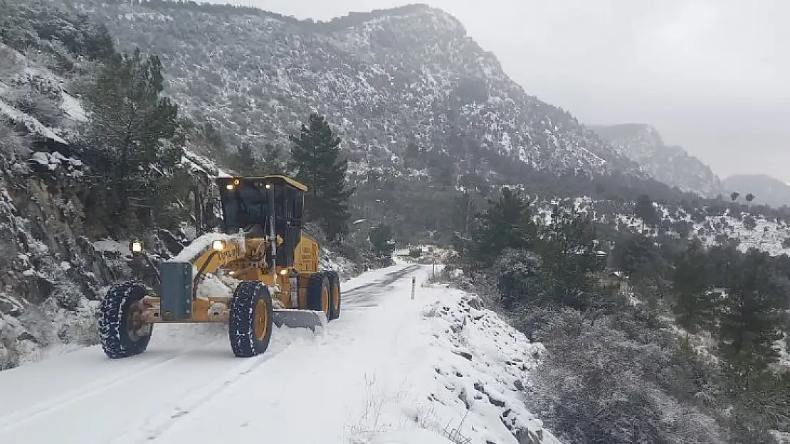 Dalaman Belediyesi kar küreme çalışmalarına başladı