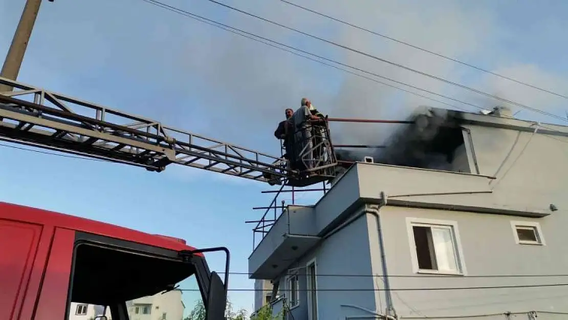 Dalaman'da, çatı katı yangınında iki kişi kurtarıldı