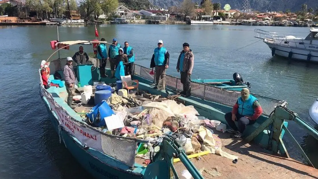 Dalyan Kanalı ve Köyceğiz Gölü'nde temizlik çalışmalarına devam ediliyor