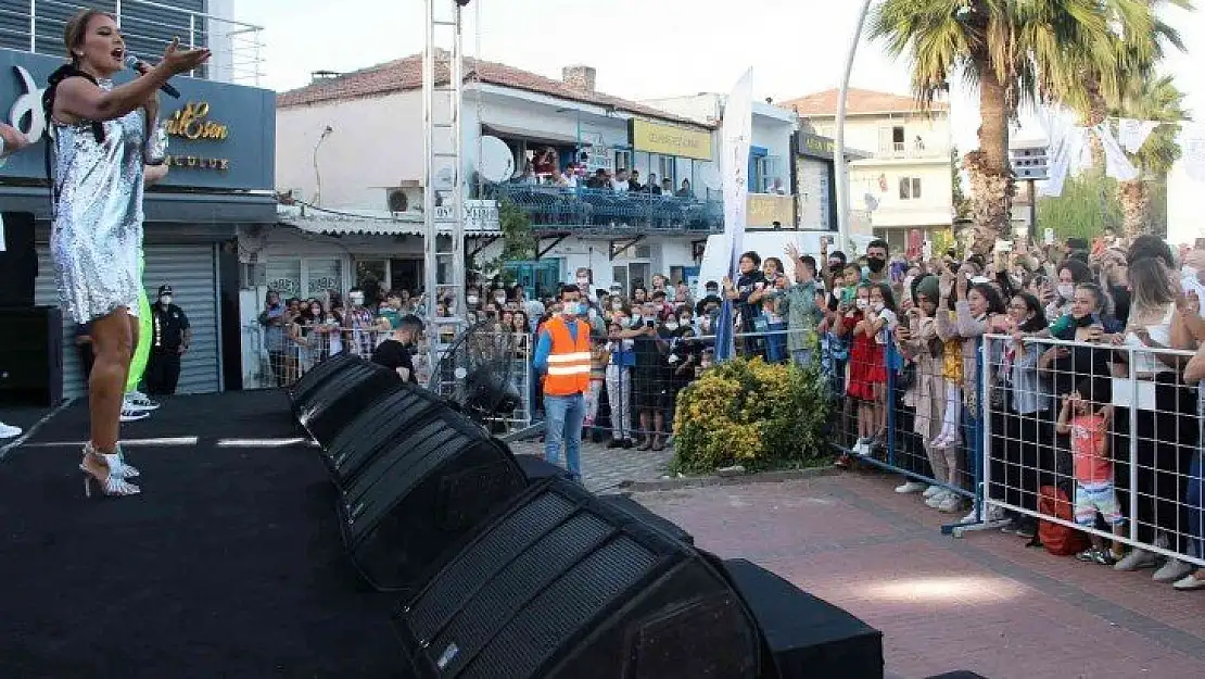 Demet Akalın'dan yangın bölgesinde konser