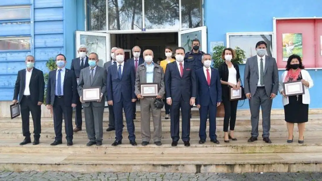 Emekli Öğretmenlere Hizmet Şeref Belgeleri sunuldu