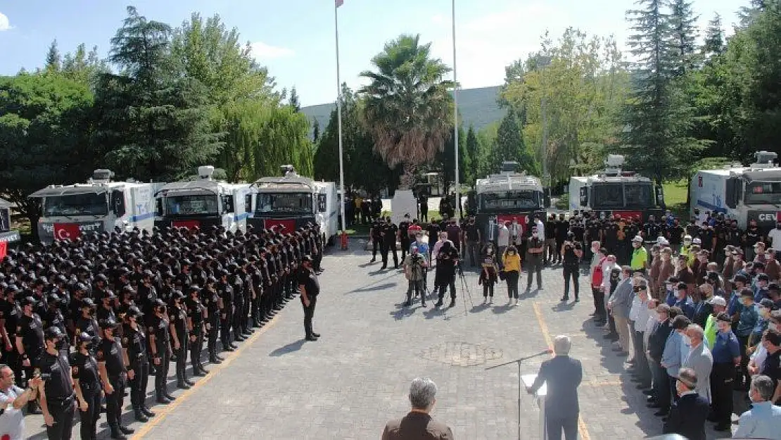 Emniyet'in 'alev savaşçıları'na görkemli uğurlama