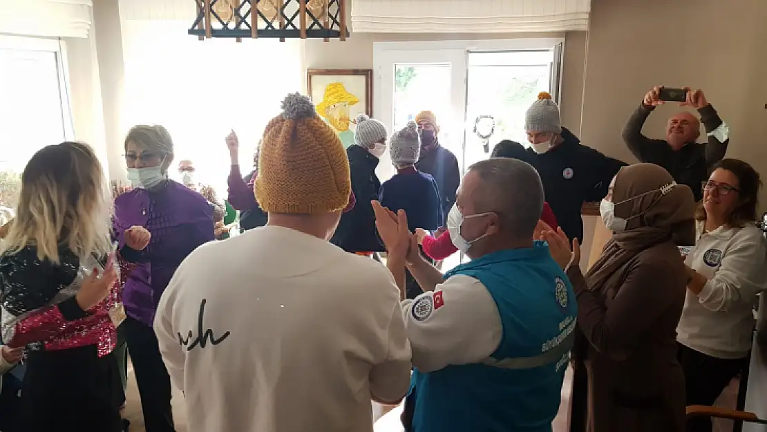 Engelleri Aşan Okul'dan Yaşlılara Ziyaret