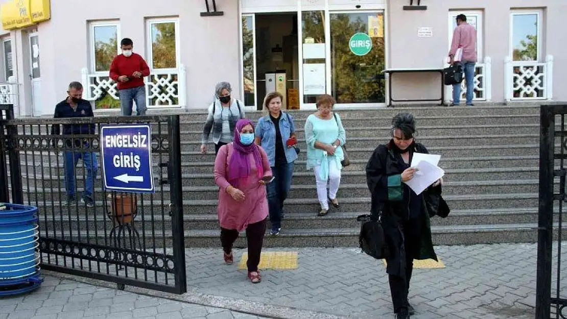 Eşini bıçakla öldüren sanık için ağırlaştırılmış müebbet hapis istendi