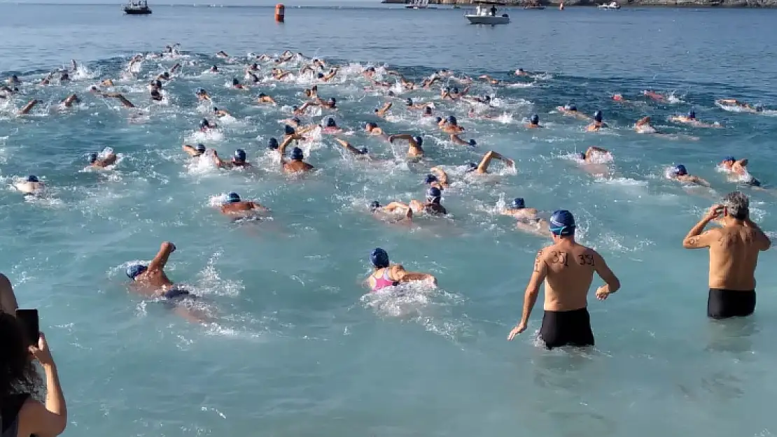 Fethiye Açık Su Yüzme Yarışı Ölüdeniz'de başladı 