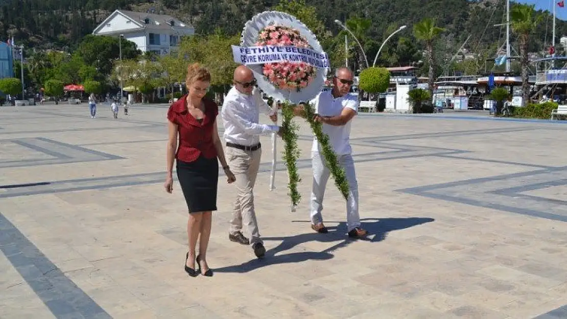 Fethiye Belediyesi Çevre Müdürlüğü çelenk sundu