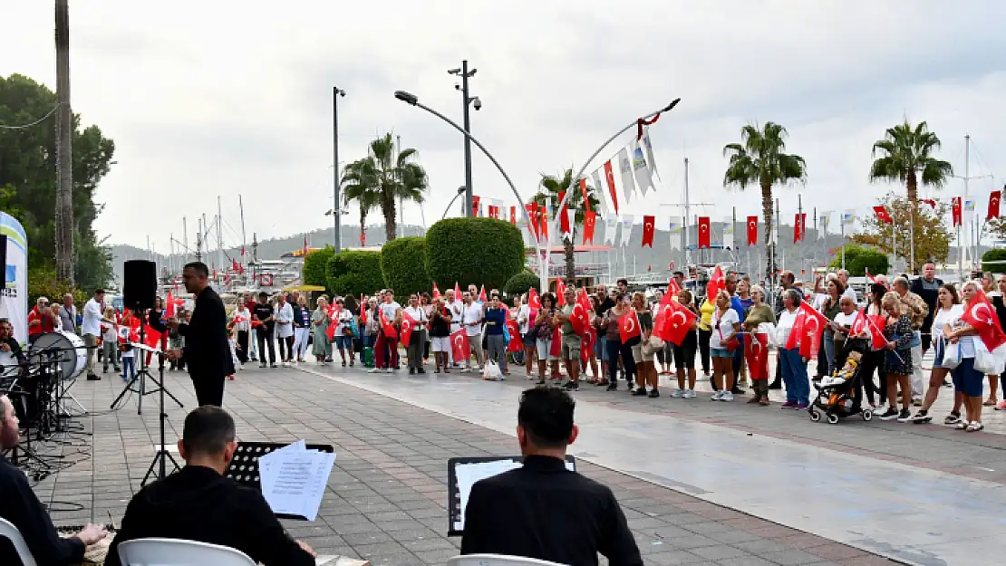 Fethiye Belediyesi Kent Orkestrası'ndan 'Cumhuriyet Şarkıları'