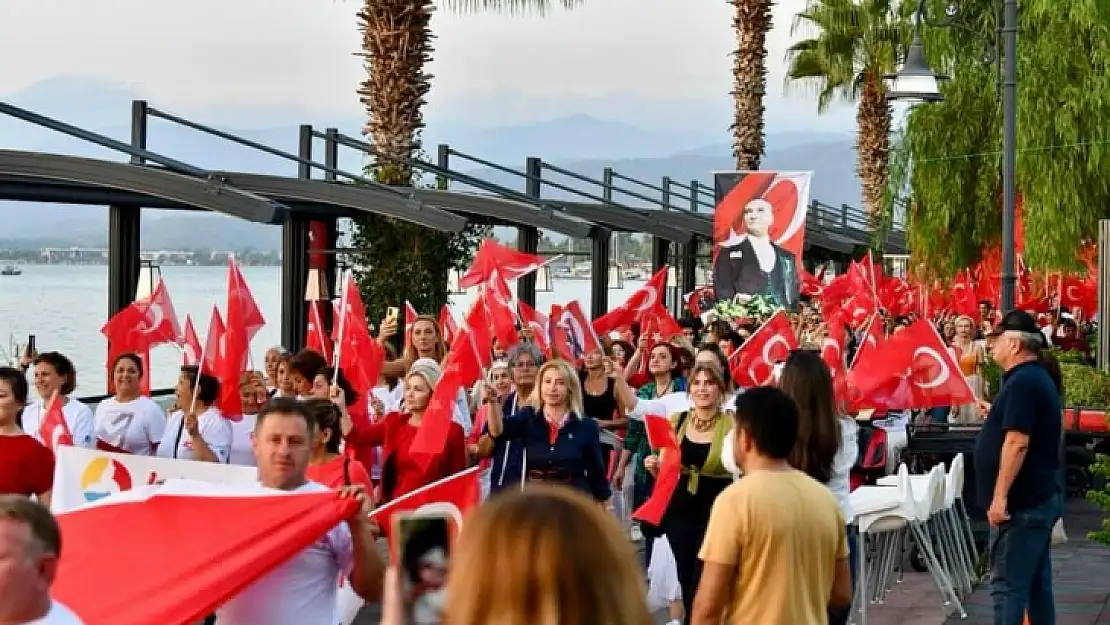 Fethiye'de Cumhuriyet Yürüyüşü Gerçekleştirildi