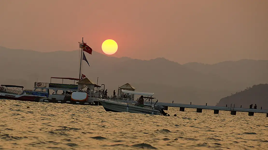 Fethiye'de Gün Batımı Görsel Şölen Oluşturdu